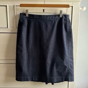 LOFT Lightweight Denim Skirt. Size 6